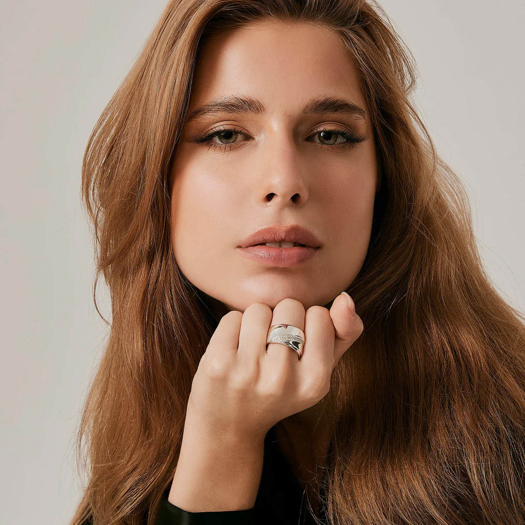 Moderner Ring mit Zirkonia – Schmuck, der Akzente setzt Schmuckstücke Jori Lenzburg